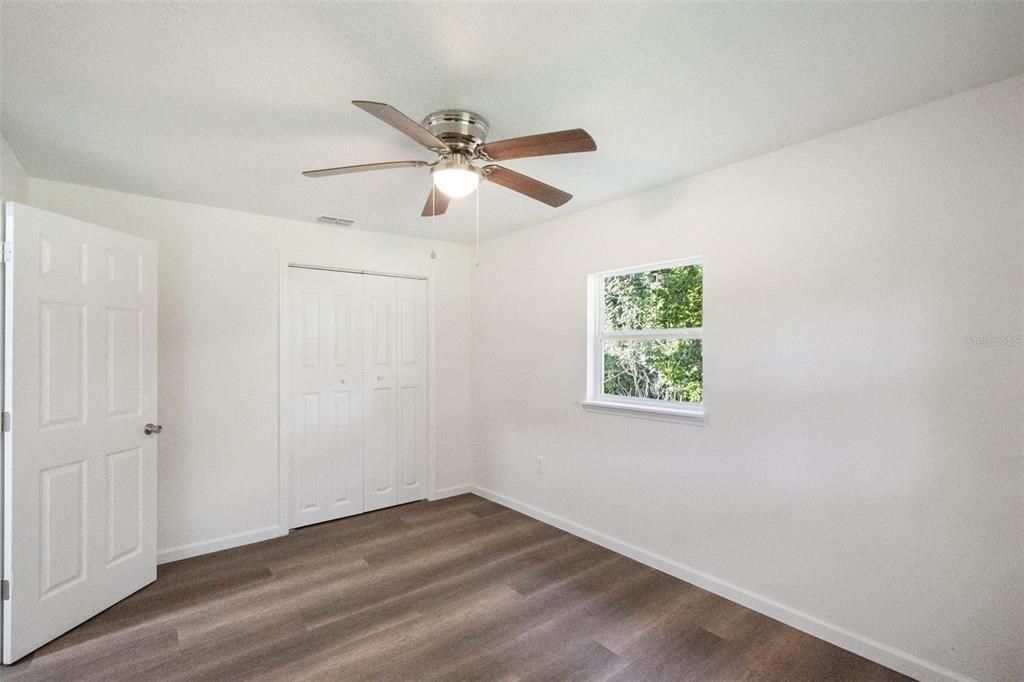 合同活跃: $319,900 (3 贝兹, 1 浴室, 1242 平方英尺)