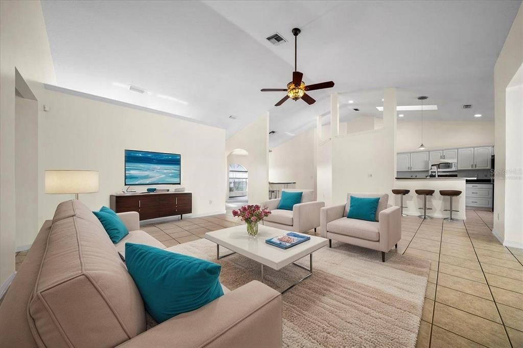 合同活跃: $365,000 (3 贝兹, 2 浴室, 2079 平方英尺)