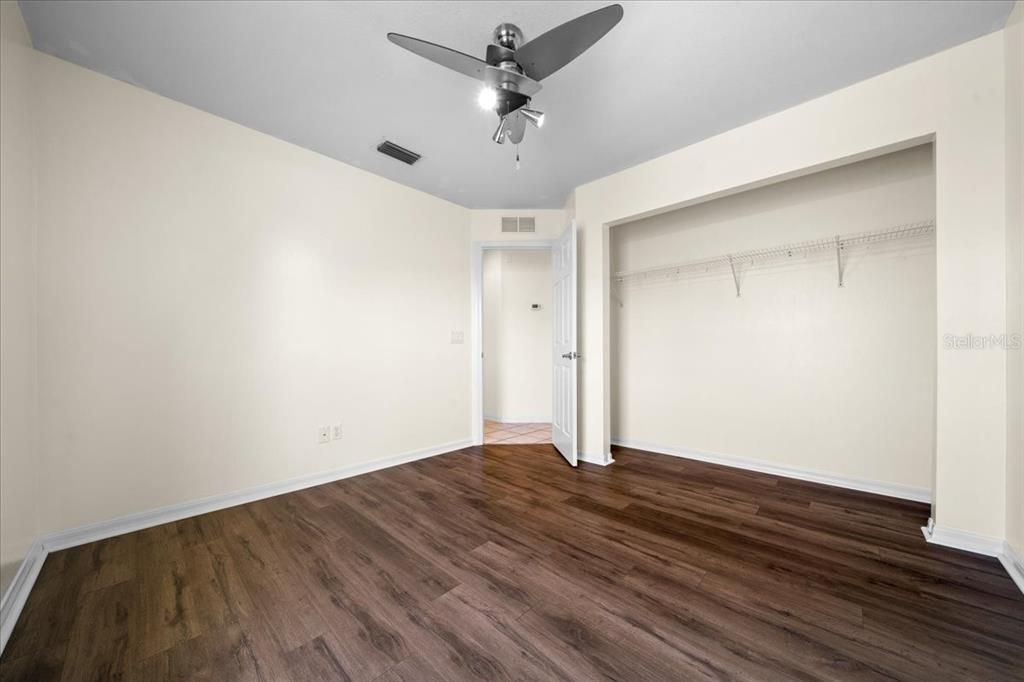 合同活跃: $365,000 (3 贝兹, 2 浴室, 2079 平方英尺)