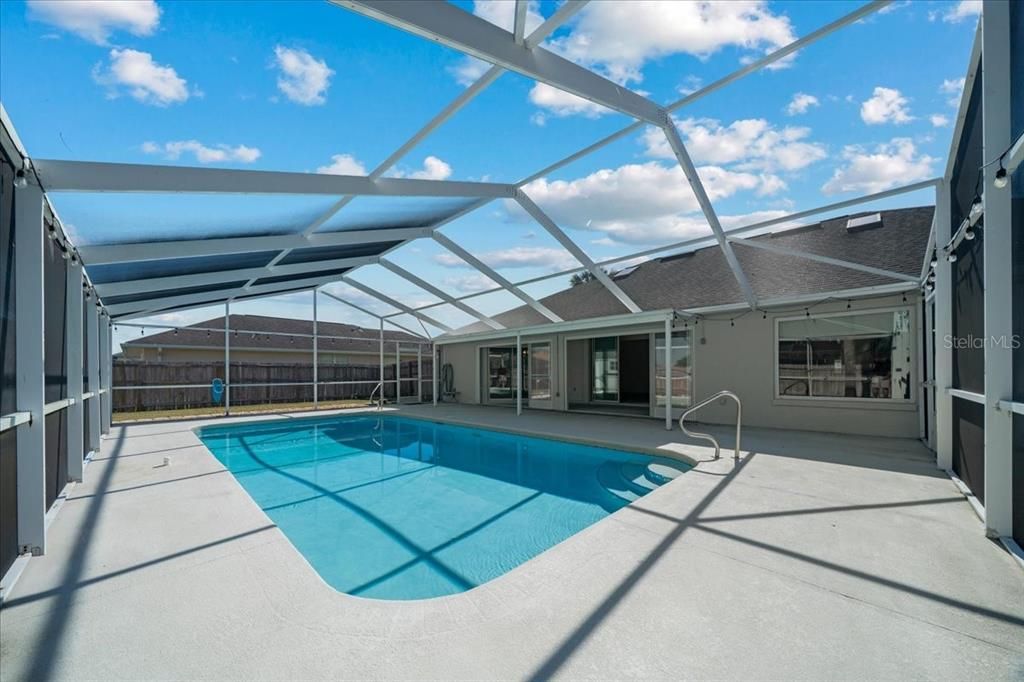 合同活跃: $365,000 (3 贝兹, 2 浴室, 2079 平方英尺)