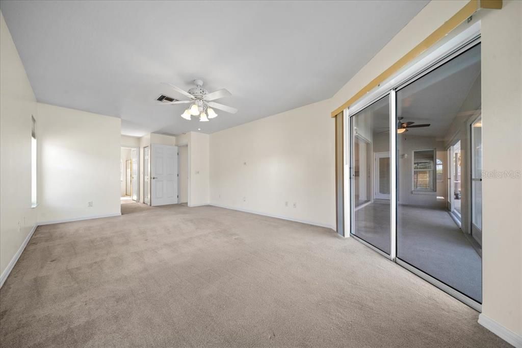 合同活跃: $365,000 (3 贝兹, 2 浴室, 2079 平方英尺)