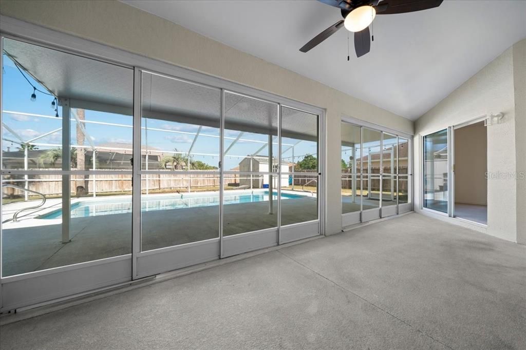 合同活跃: $365,000 (3 贝兹, 2 浴室, 2079 平方英尺)