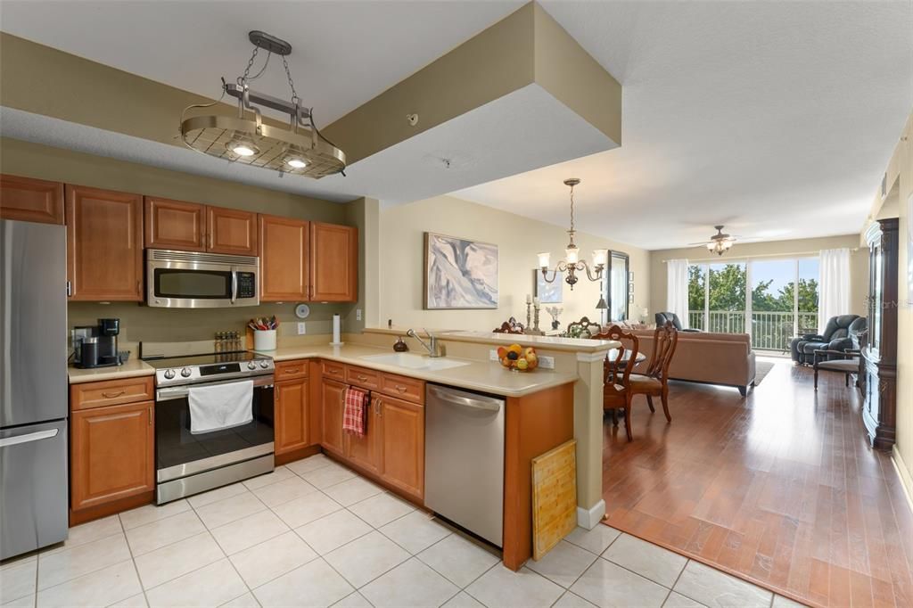 На продажу: $365,000 (3 спален, 2 ванн, 1810 Квадратных фут)