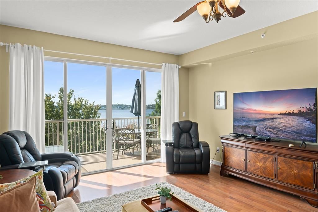 На продажу: $365,000 (3 спален, 2 ванн, 1810 Квадратных фут)