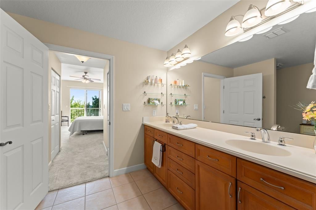 На продажу: $365,000 (3 спален, 2 ванн, 1810 Квадратных фут)