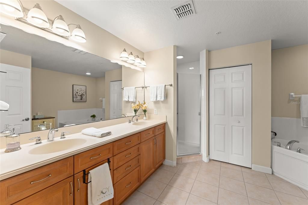 На продажу: $365,000 (3 спален, 2 ванн, 1810 Квадратных фут)