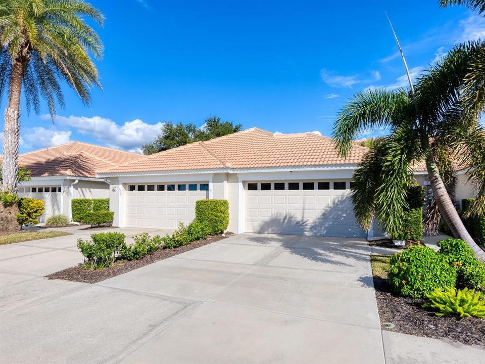 Active With Contract: $319,900 (2 beds, 2 baths, 1265 Square Feet)