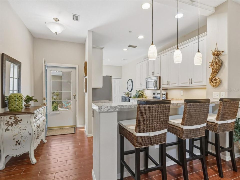 Active With Contract: $319,900 (2 beds, 2 baths, 1265 Square Feet)