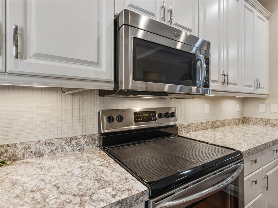 Active With Contract: $319,900 (2 beds, 2 baths, 1265 Square Feet)