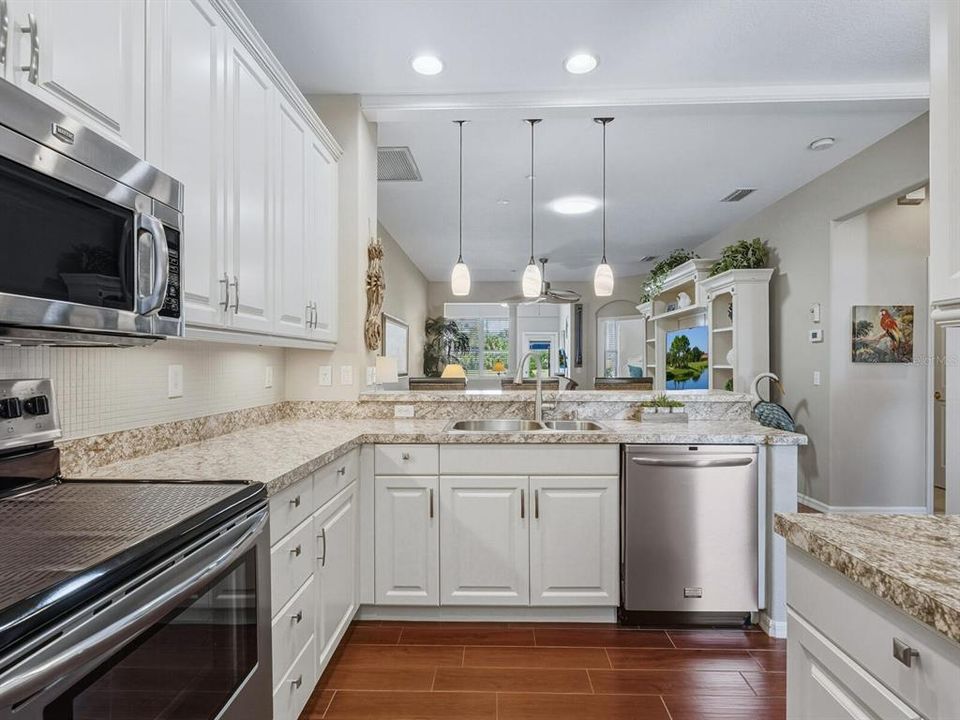 Active With Contract: $319,900 (2 beds, 2 baths, 1265 Square Feet)