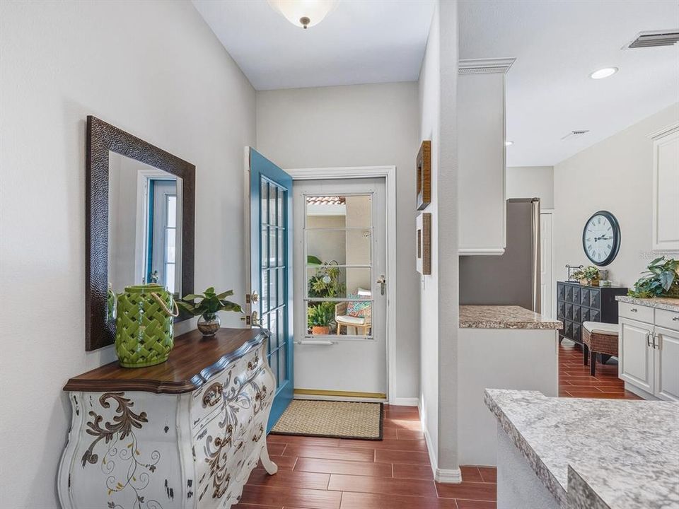 Active With Contract: $319,900 (2 beds, 2 baths, 1265 Square Feet)