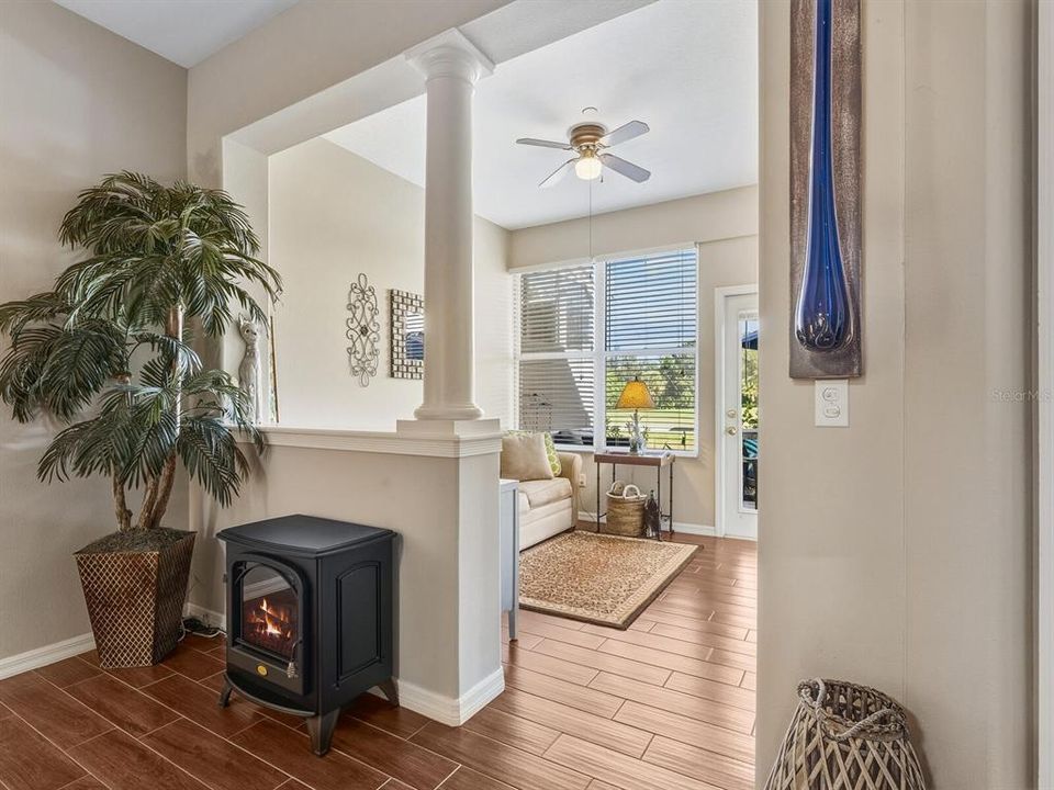 Active With Contract: $319,900 (2 beds, 2 baths, 1265 Square Feet)