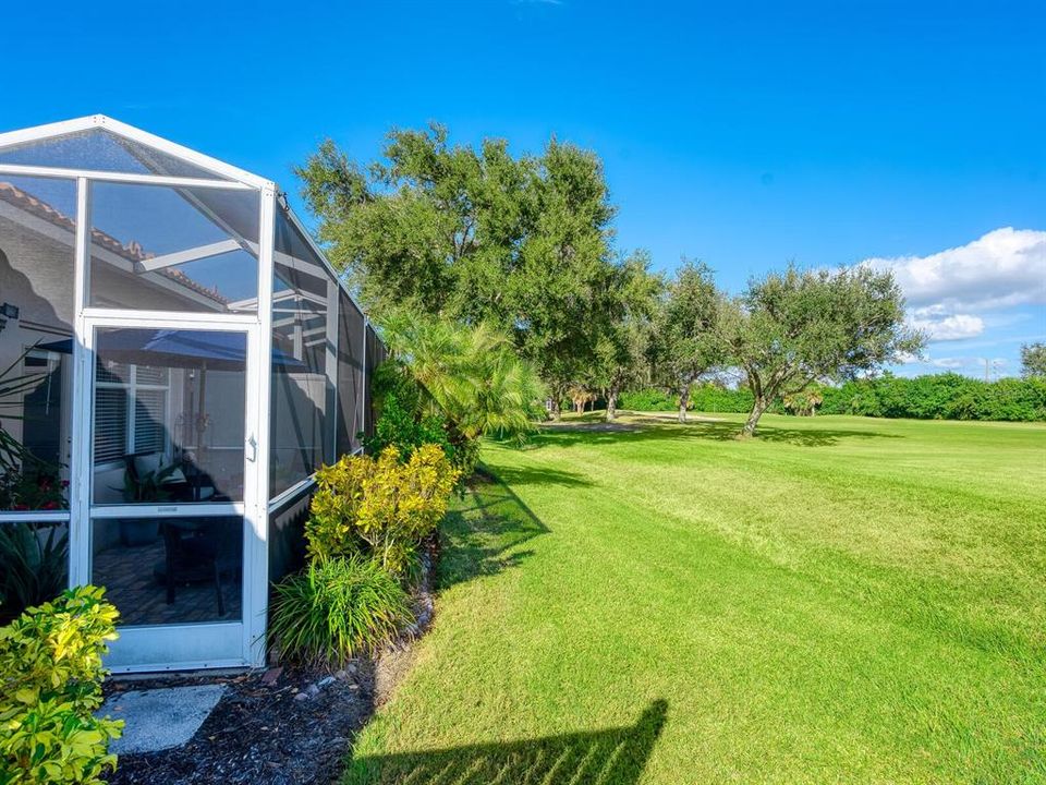 Active With Contract: $319,900 (2 beds, 2 baths, 1265 Square Feet)