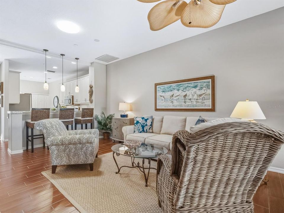 Active With Contract: $319,900 (2 beds, 2 baths, 1265 Square Feet)