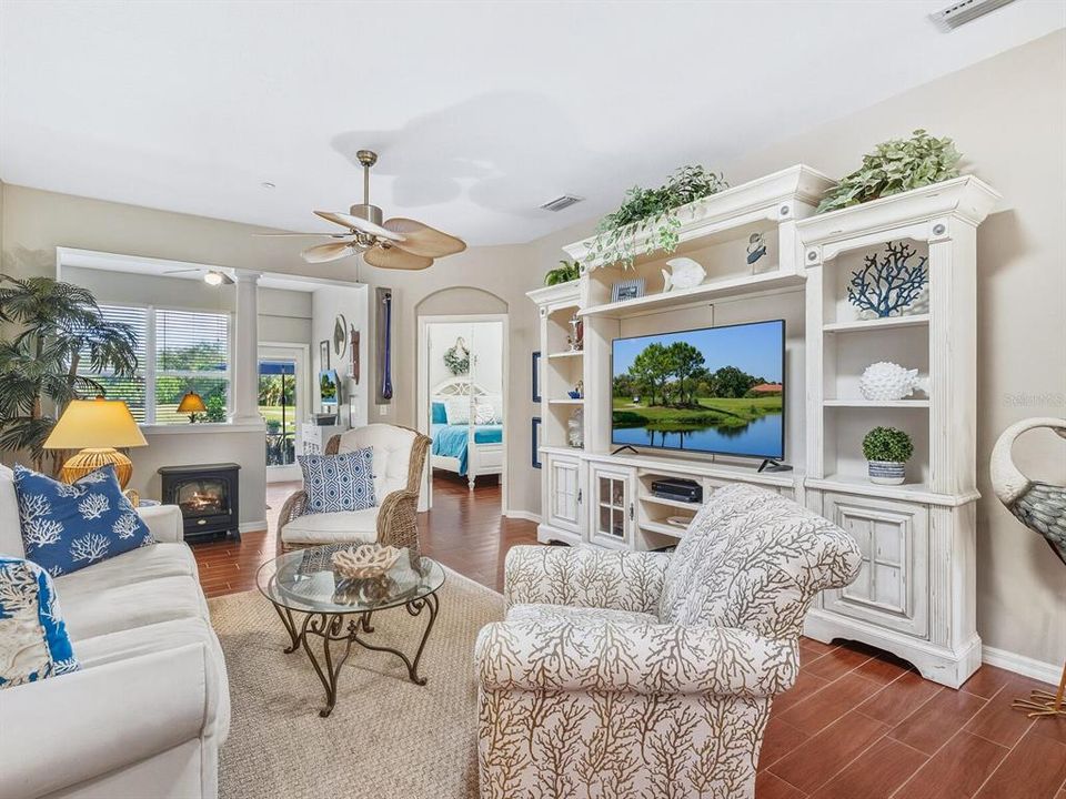 Active With Contract: $319,900 (2 beds, 2 baths, 1265 Square Feet)