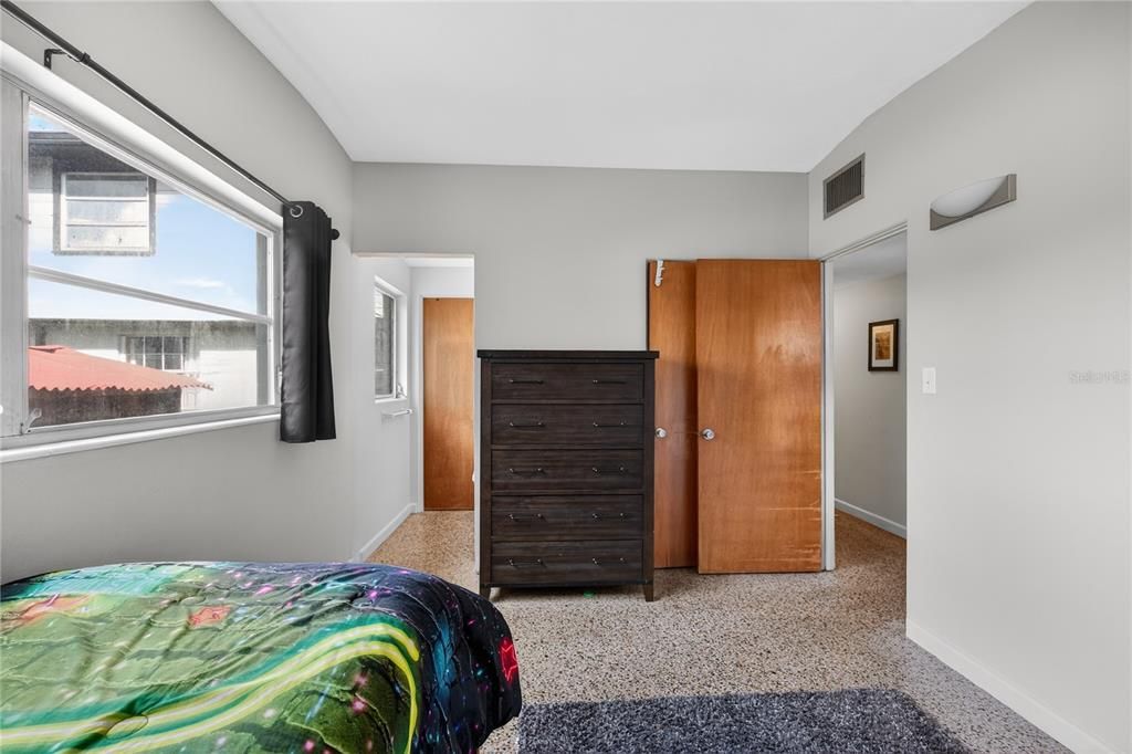 For Sale: $450,000 (4 beds, 1 baths, 2998 Square Feet)