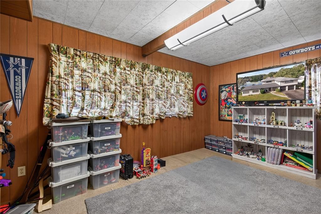 For Sale: $450,000 (4 beds, 1 baths, 2998 Square Feet)