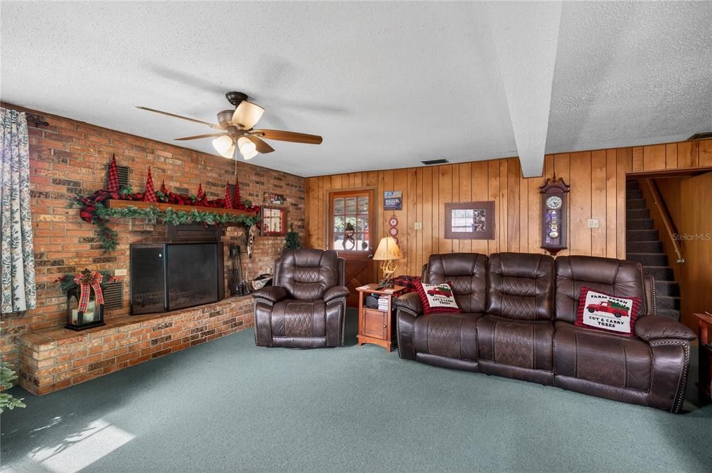 For Sale: $450,000 (4 beds, 1 baths, 2998 Square Feet)