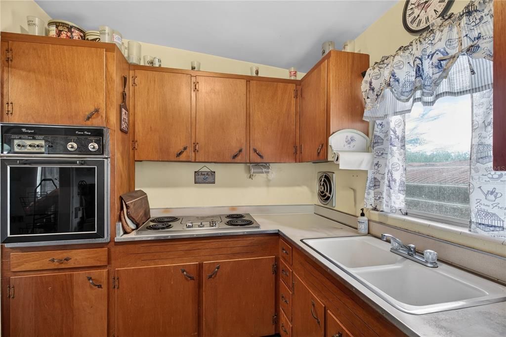 For Sale: $450,000 (4 beds, 1 baths, 2998 Square Feet)