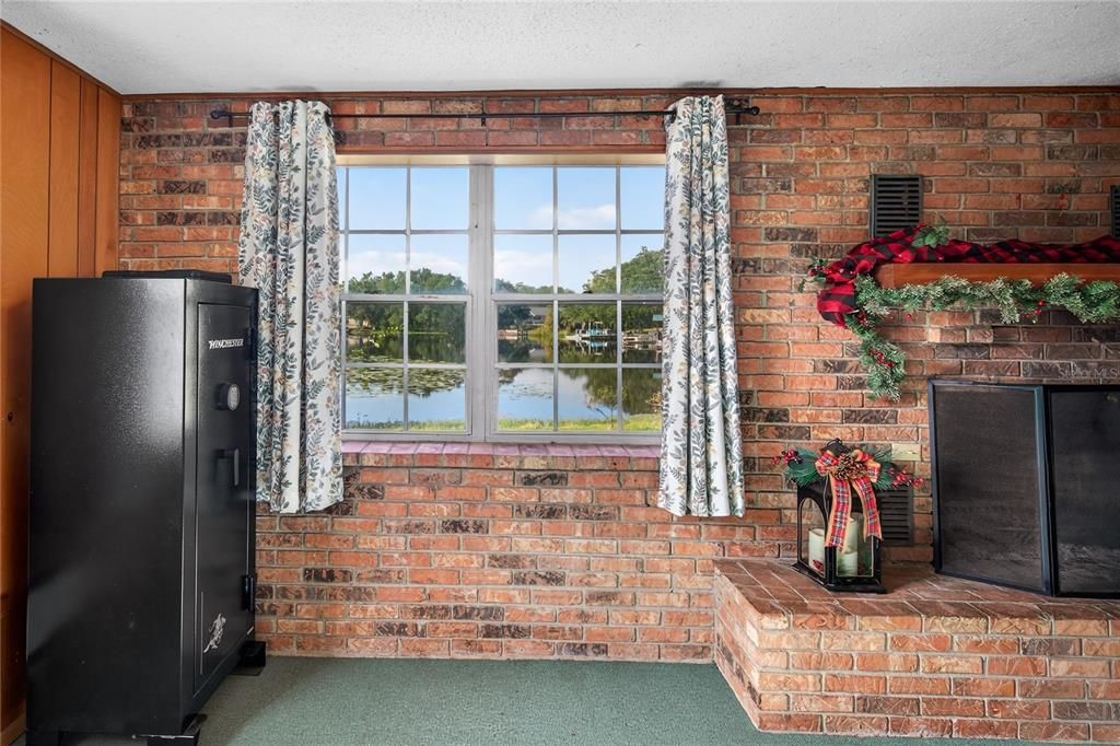 For Sale: $450,000 (4 beds, 1 baths, 2998 Square Feet)