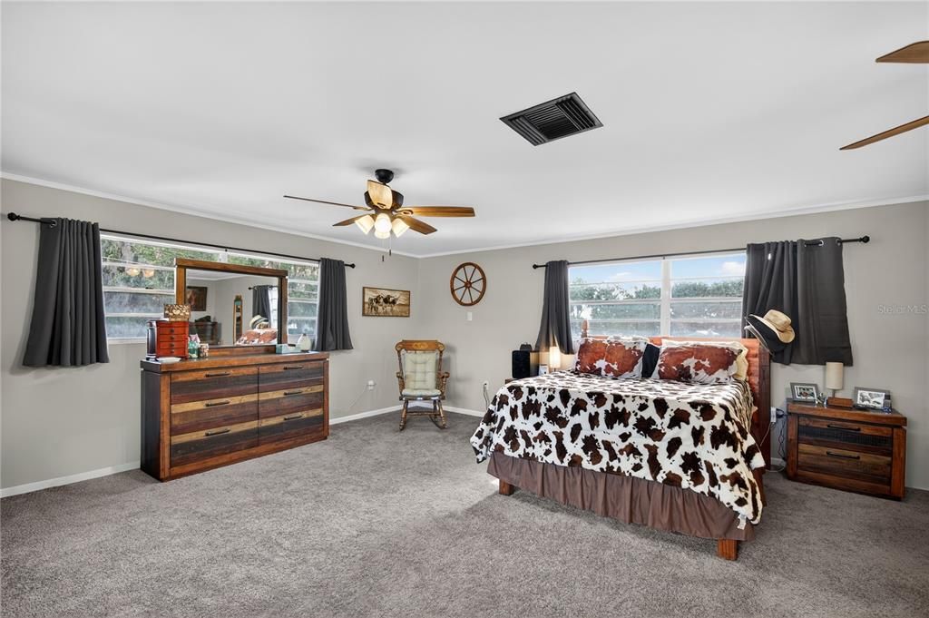 For Sale: $450,000 (4 beds, 1 baths, 2998 Square Feet)