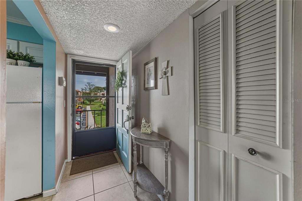 For Sale: $105,000 (2 beds, 2 baths, 954 Square Feet)