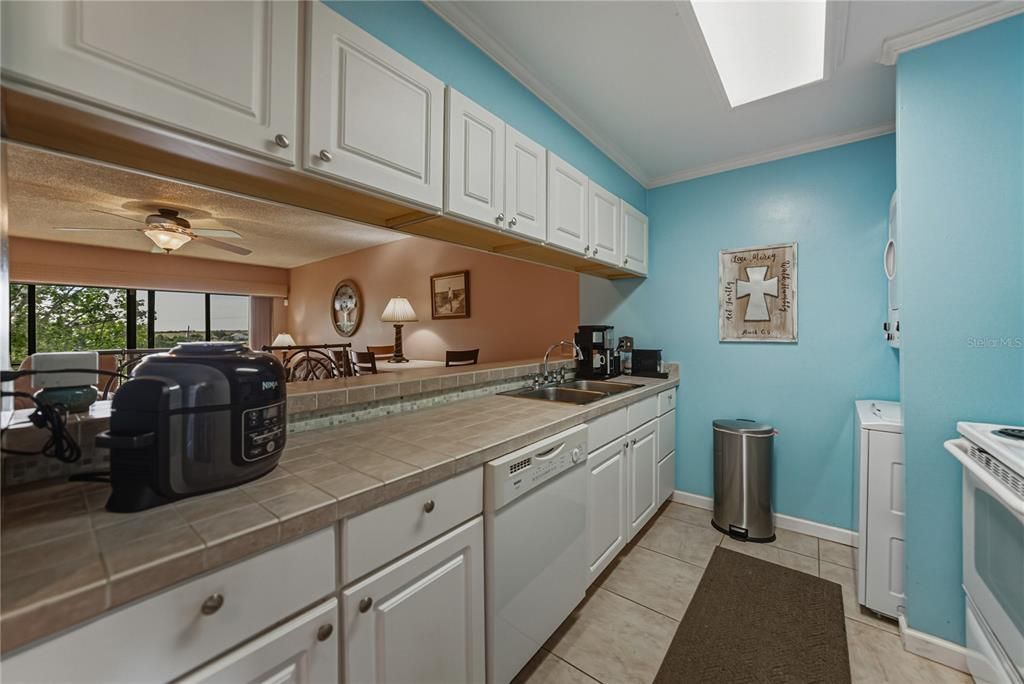 For Sale: $105,000 (2 beds, 2 baths, 954 Square Feet)