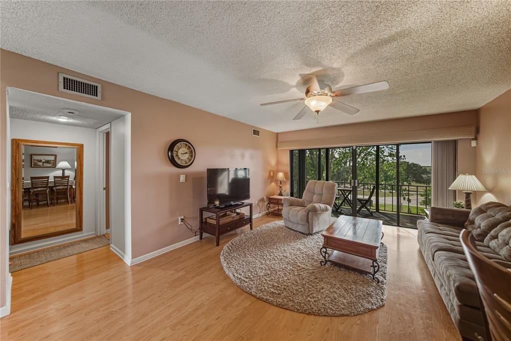 For Sale: $105,000 (2 beds, 2 baths, 954 Square Feet)