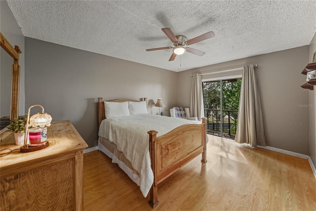 For Sale: $105,000 (2 beds, 2 baths, 954 Square Feet)