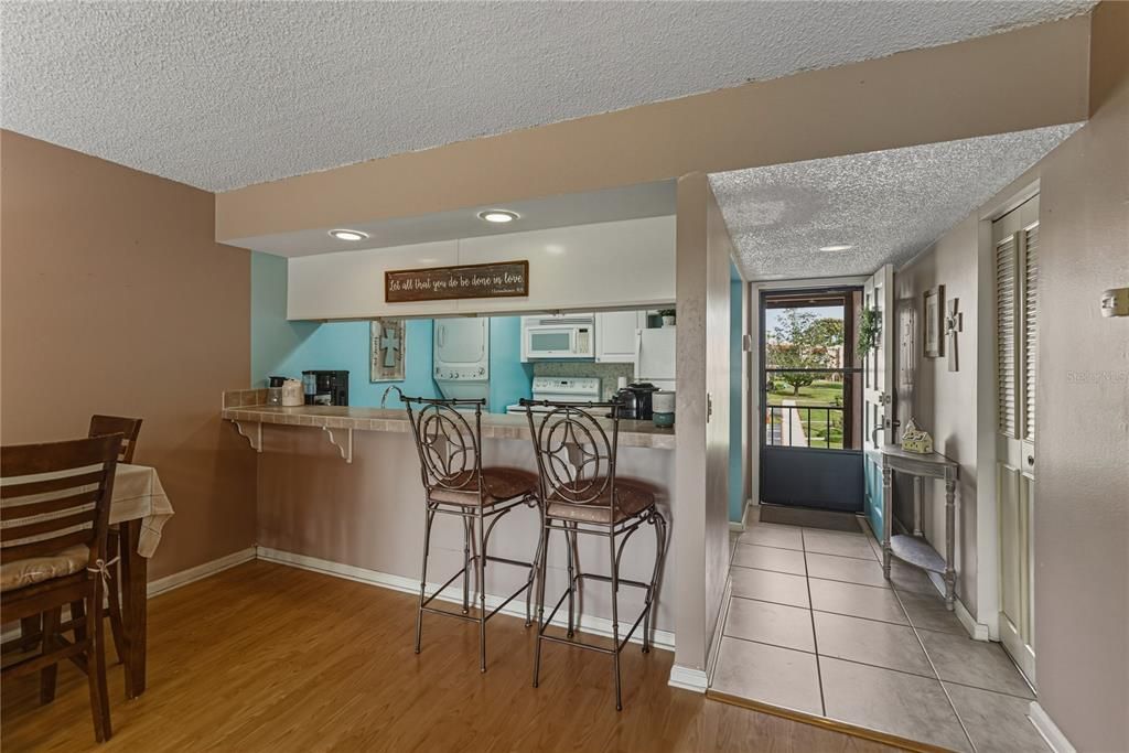 For Sale: $105,000 (2 beds, 2 baths, 954 Square Feet)