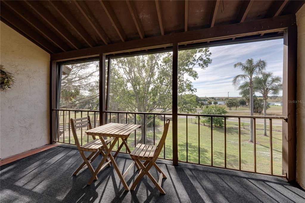 For Sale: $105,000 (2 beds, 2 baths, 954 Square Feet)