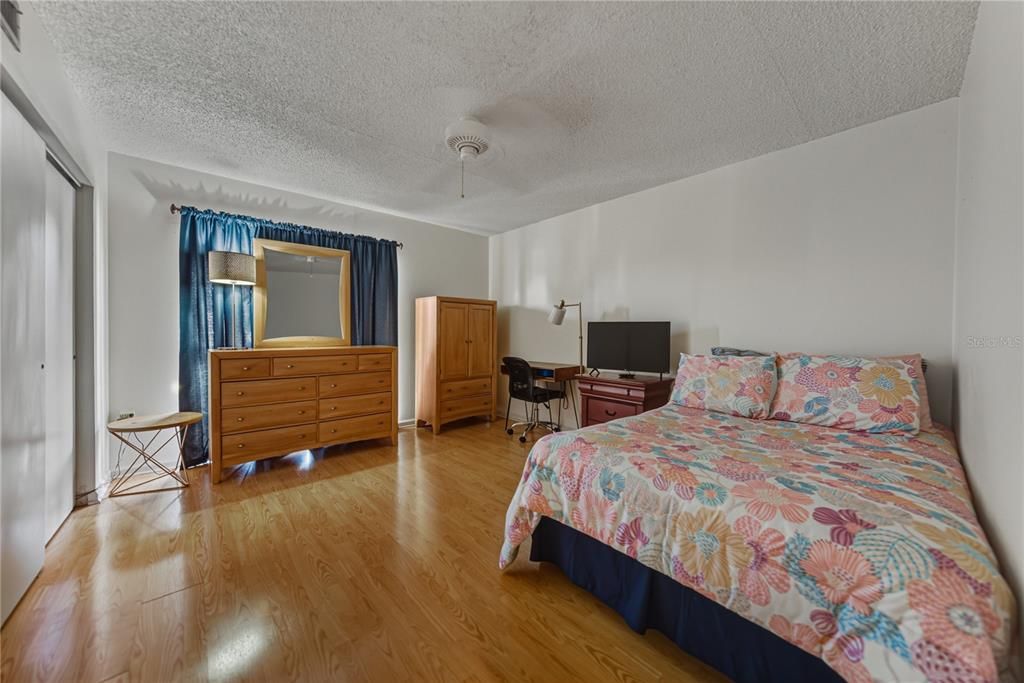 For Sale: $105,000 (2 beds, 2 baths, 954 Square Feet)