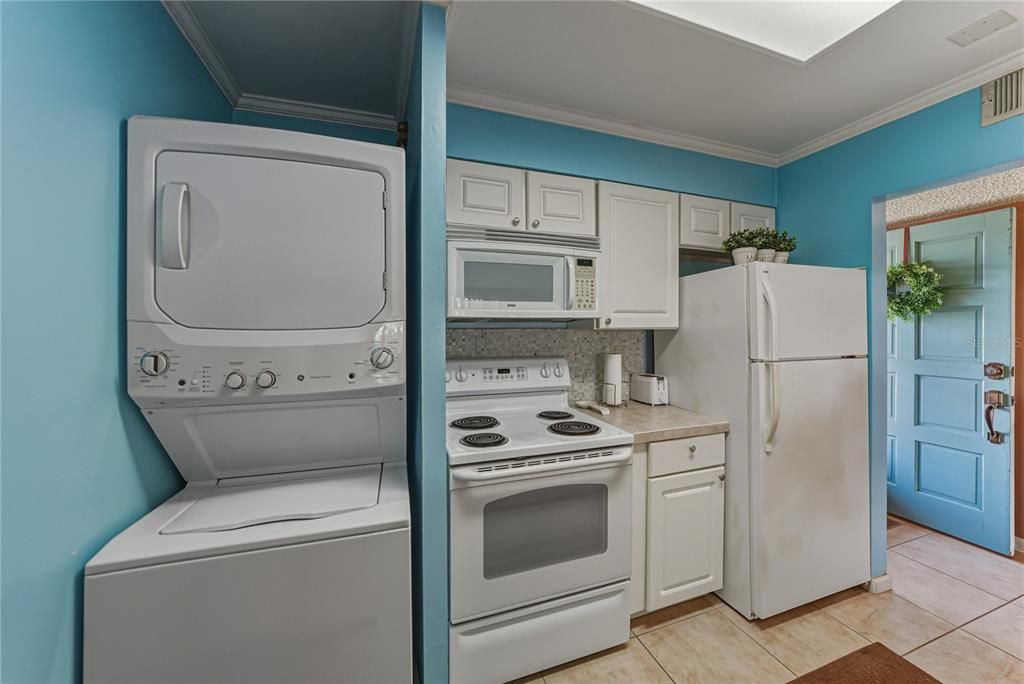 For Sale: $105,000 (2 beds, 2 baths, 954 Square Feet)