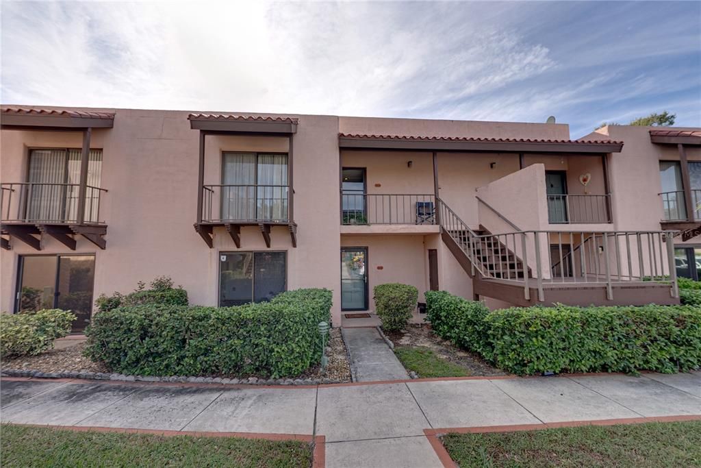 For Sale: $105,000 (2 beds, 2 baths, 954 Square Feet)