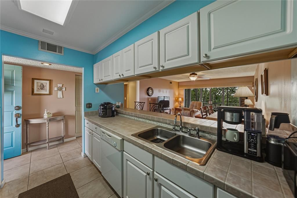 For Sale: $105,000 (2 beds, 2 baths, 954 Square Feet)