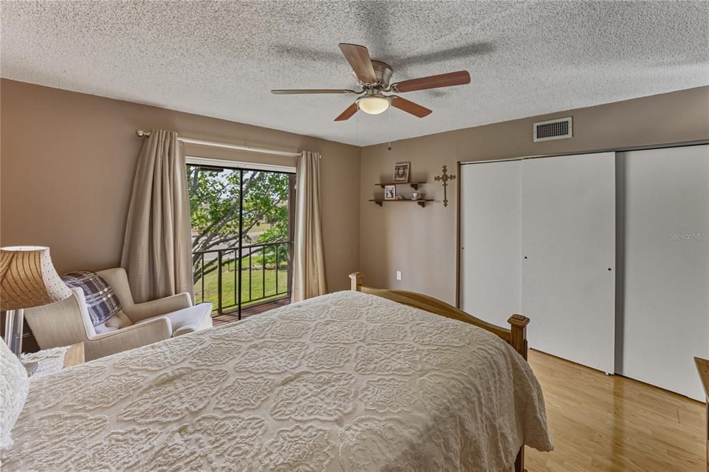 For Sale: $105,000 (2 beds, 2 baths, 954 Square Feet)