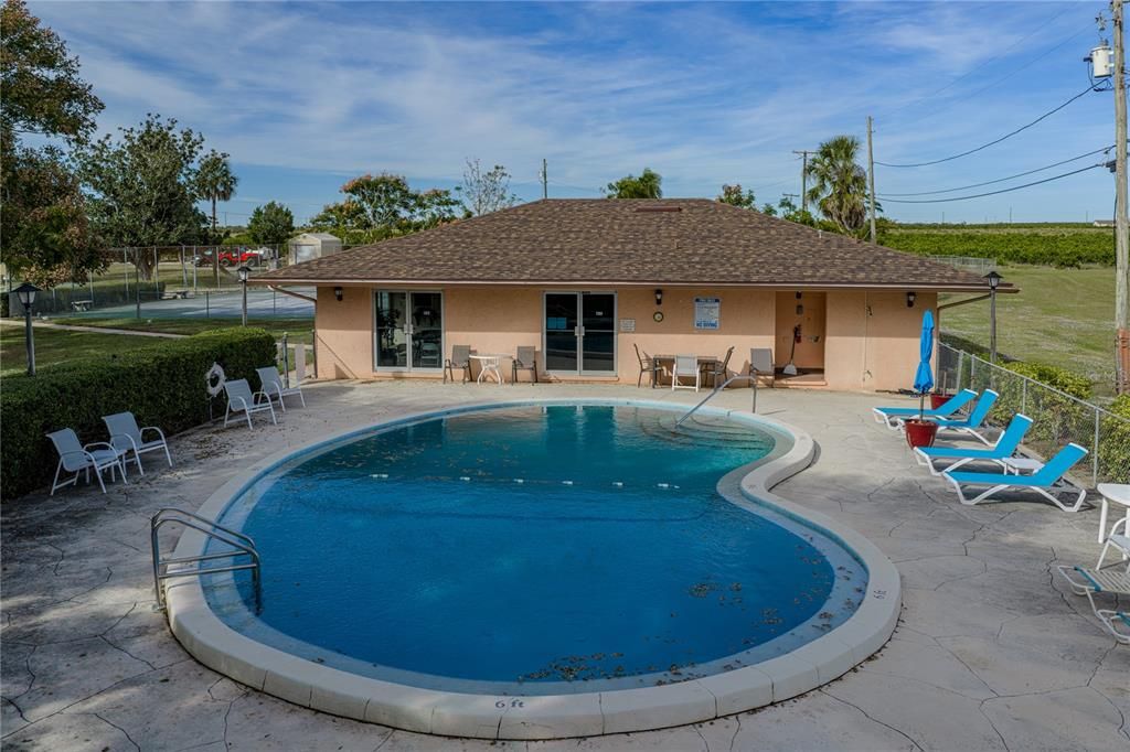 For Sale: $105,000 (2 beds, 2 baths, 954 Square Feet)