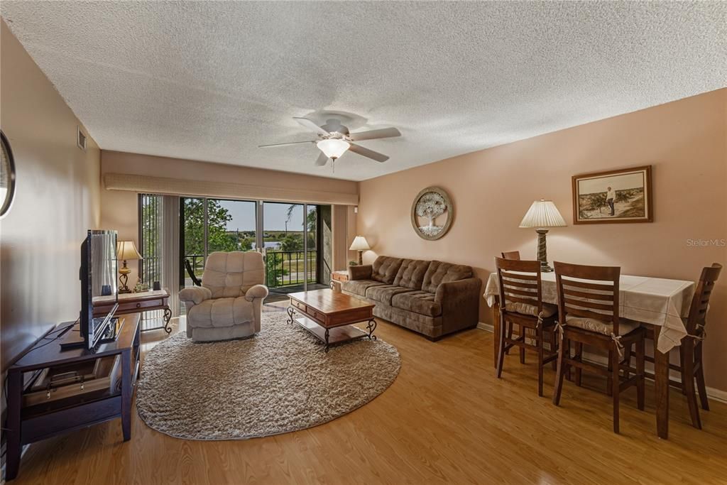 For Sale: $105,000 (2 beds, 2 baths, 954 Square Feet)