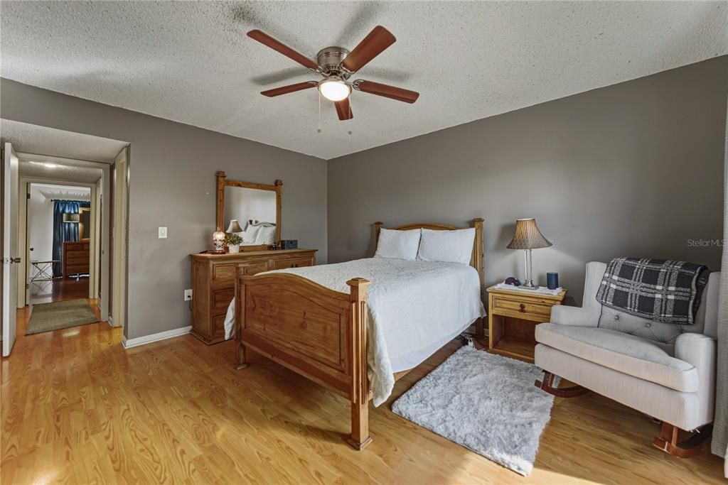 For Sale: $105,000 (2 beds, 2 baths, 954 Square Feet)