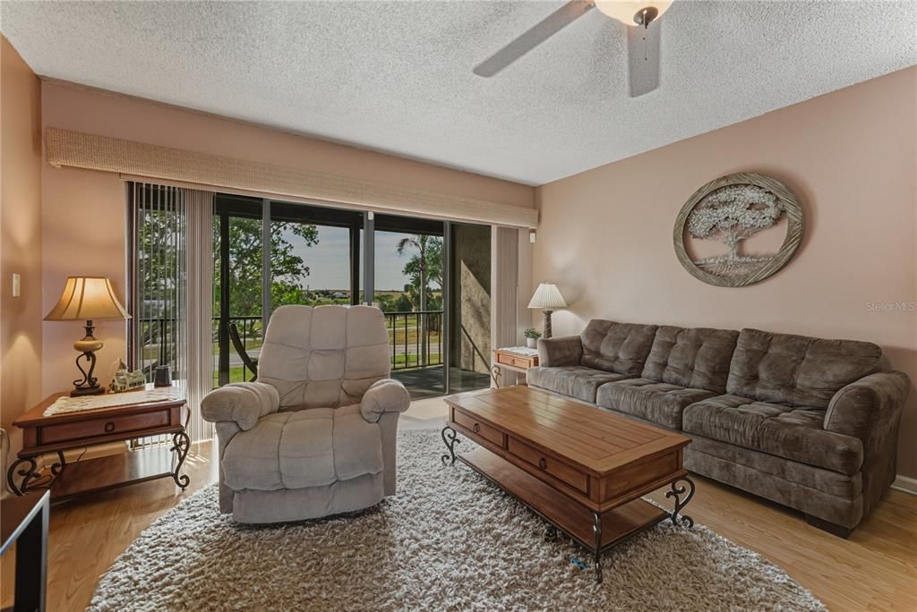 For Sale: $105,000 (2 beds, 2 baths, 954 Square Feet)