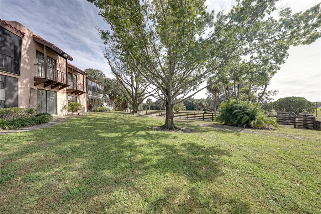 For Sale: $105,000 (2 beds, 2 baths, 954 Square Feet)