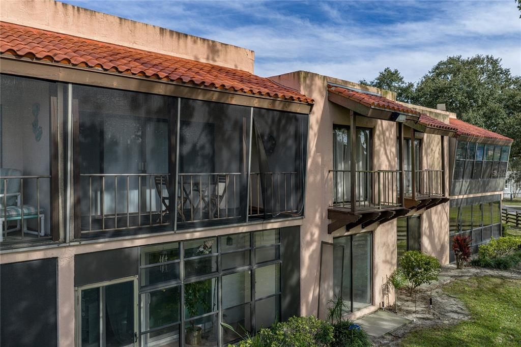 For Sale: $105,000 (2 beds, 2 baths, 954 Square Feet)