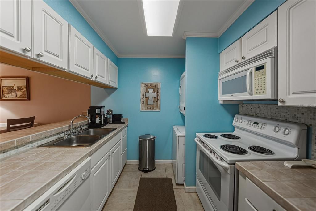 For Sale: $105,000 (2 beds, 2 baths, 954 Square Feet)