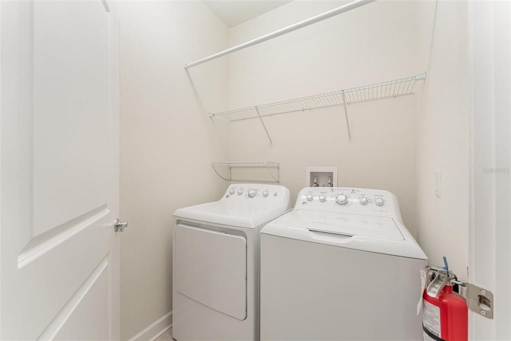 На продажу: $245,000 (2 спален, 2 ванн, 1409 Квадратных фут)