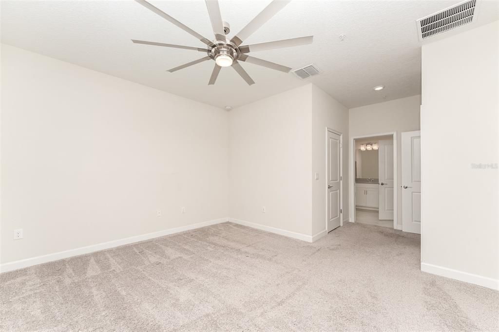 На продажу: $245,000 (2 спален, 2 ванн, 1409 Квадратных фут)