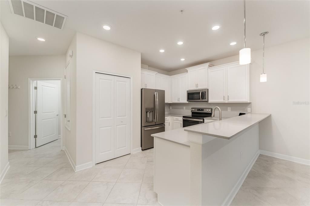 На продажу: $245,000 (2 спален, 2 ванн, 1409 Квадратных фут)