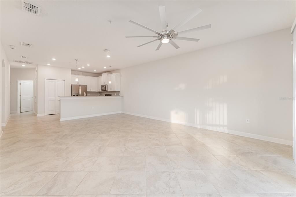 На продажу: $245,000 (2 спален, 2 ванн, 1409 Квадратных фут)