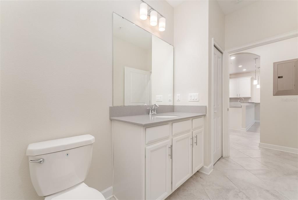 На продажу: $245,000 (2 спален, 2 ванн, 1409 Квадратных фут)