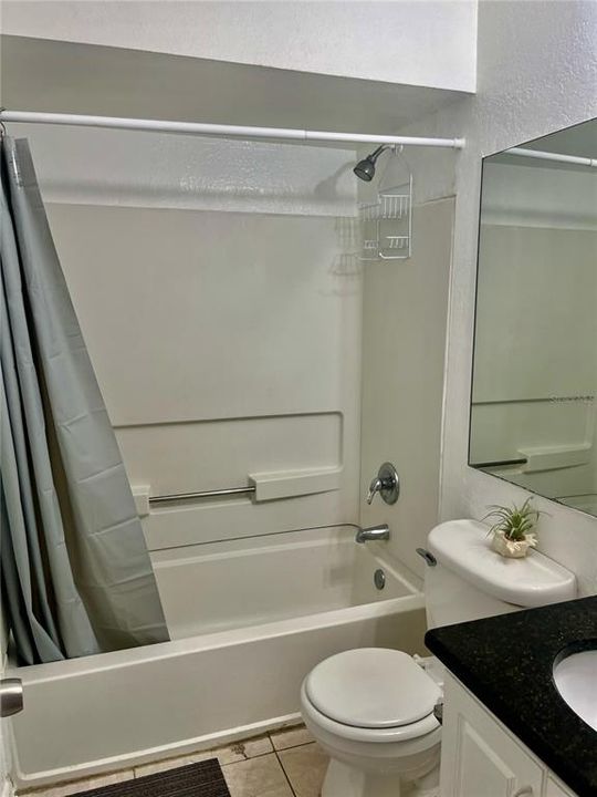 На продажу: $139,999 (2 спален, 2 ванн, 700 Квадратных фут)