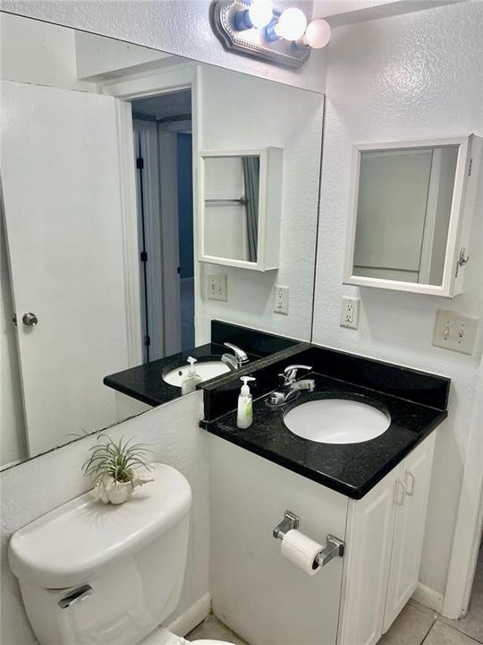 На продажу: $139,999 (2 спален, 2 ванн, 700 Квадратных фут)